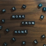 Alors que Booking.com lance un « Programme Work-Friendly » pour les maisons et appartements, Airbnb réduit Airbnb for Work à une exigence plus souple de « Espace de travail adapté aux ordinateurs portables ». 9 airbnb-laptop-friendly-workspace