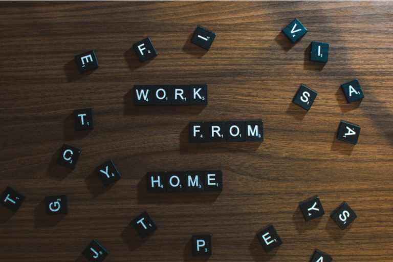 Home - Français 42 Alors que Booking.com lance un « Programme Work-Friendly » pour les maisons et appartements, Airbnb réduit Airbnb for Work à une exigence plus souple de « Espace de travail adapté aux ordinateurs portables ».